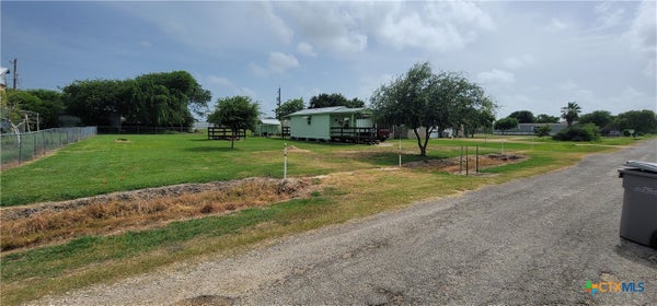 1007 W DALLAS AVE, SEADRIFT, TX 77983 - Image f74e561f00e94174cc4da04e12ce2bbc/3068545713