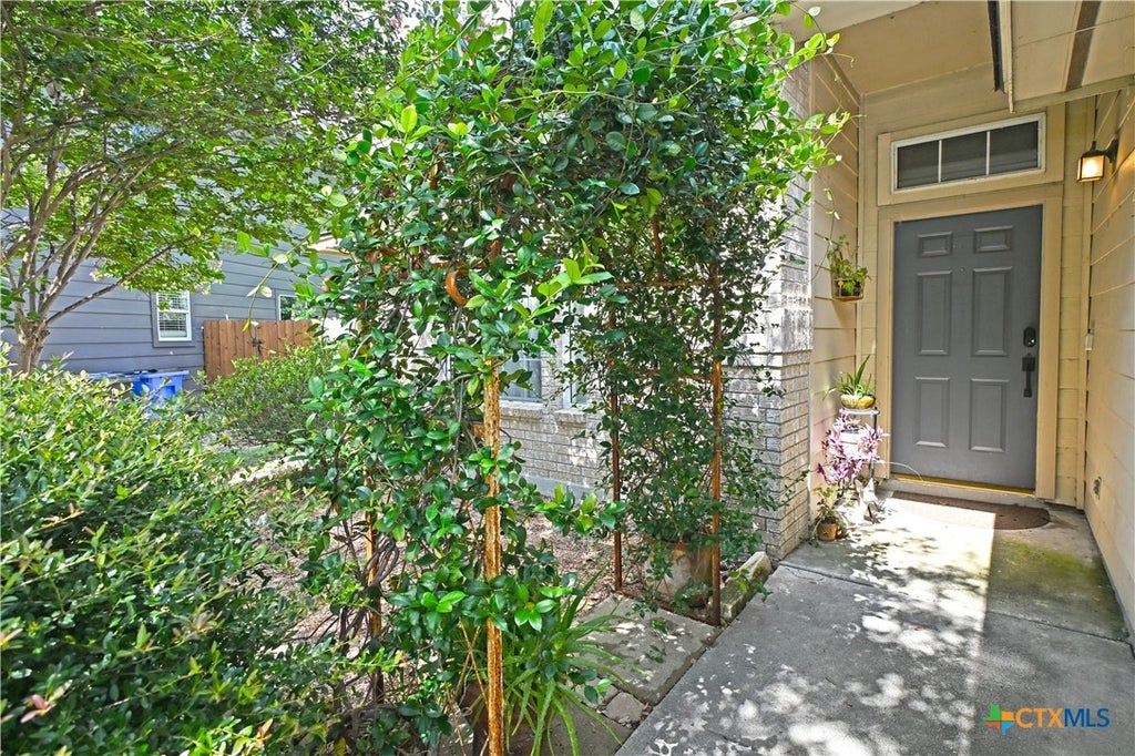 Photo of 316 Meadow Park, New Braunfels, TX 78130 (MLS # 617546)