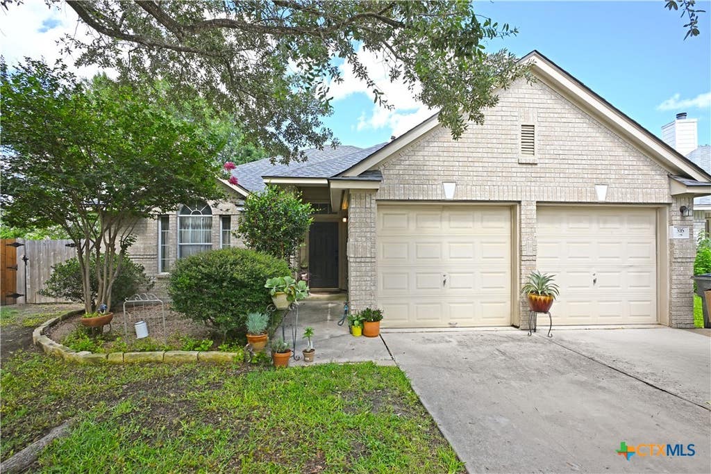 Photo of 316 Meadow Park, New Braunfels, TX 78130 (MLS # 617546)