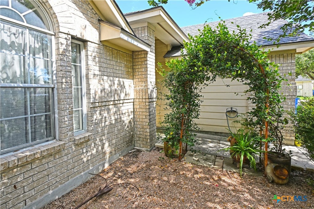 Photo of 316 Meadow Park, New Braunfels, TX 78130 (MLS # 617546)