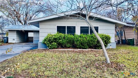 Photo of 808 Fern Ln Ln, Victoria, TX 77904 (MLS # 603464)