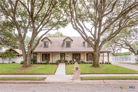 203 Champions Row Victoria TX 77904