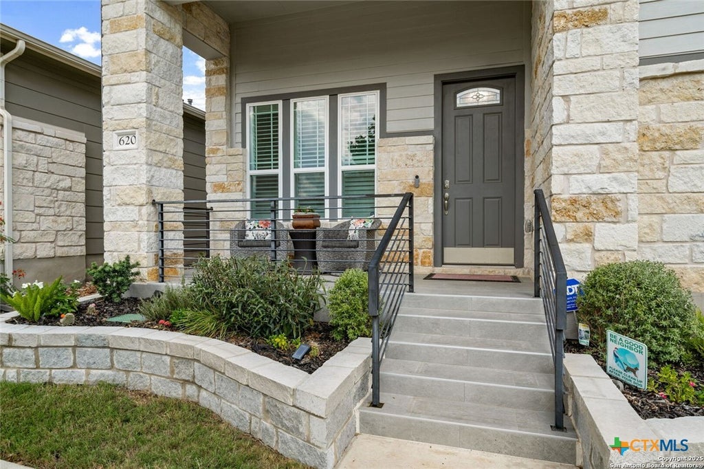 Photo of 620 N Guenther Avenue, New Braunfels, TX 78130 (MLS # 600668)