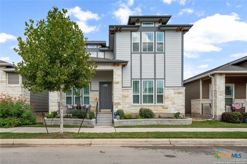 Photo of 620 N Guenther Avenue, New Braunfels, TX 78130 (MLS # 600668)