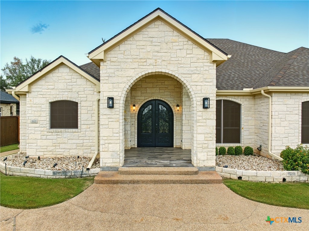 1127 Redleaf Drive
