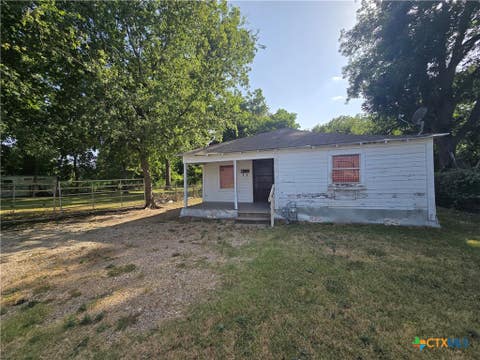 Photo of 313 Commerce Street, Marlin, TX 76661 (MLS # 622144)