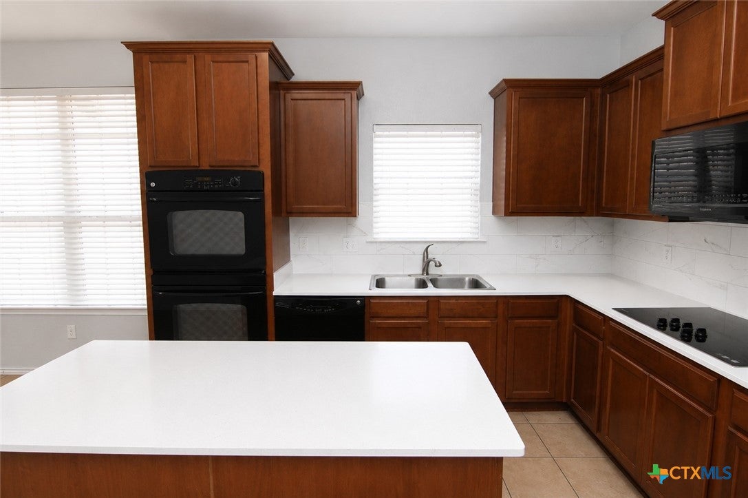 Primary suite and interior detail at 5401 Golden Gate Drive Killeen Texas