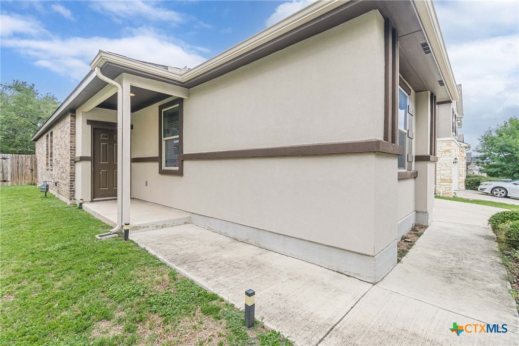 Photo of 124 Mary Max Circle, San Marcos, TX 78666 (MLS # 582463)