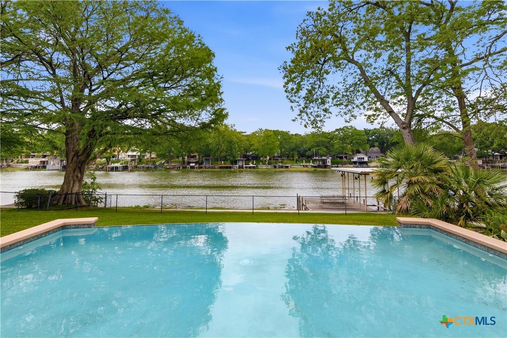 Photo of 2065 Terminal Loop Road, McQueeney, TX 78123 (MLS # 610991)