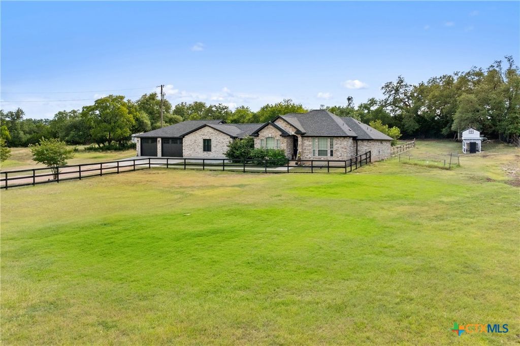 Photo of 213 Beauchamp Road, Dripping Springs, TX 78620 (MLS # 596417)