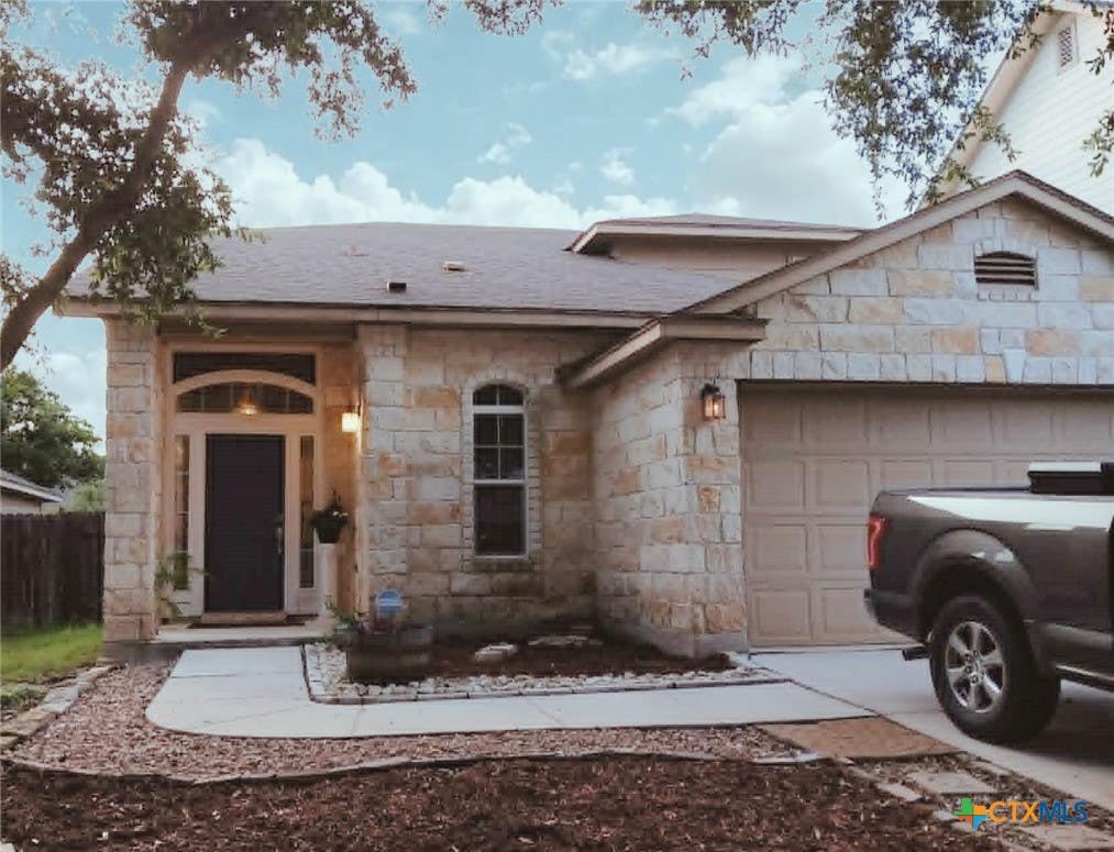 Photo of 924 Karah, New Braunfels, TX 78130 (MLS # 616775)