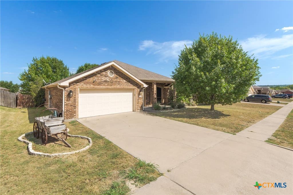 Photo of 1904 Mike Drive, Copperas Cove, TX 76522 (MLS # 623221)
