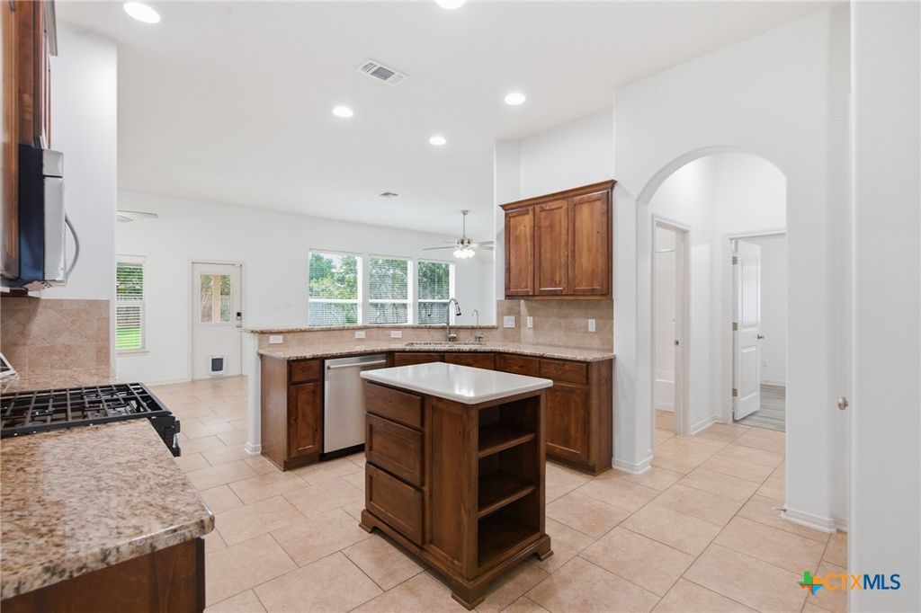 Photo of 115 Sandstone Court, Victoria, TX 77904 (MLS # 610521)