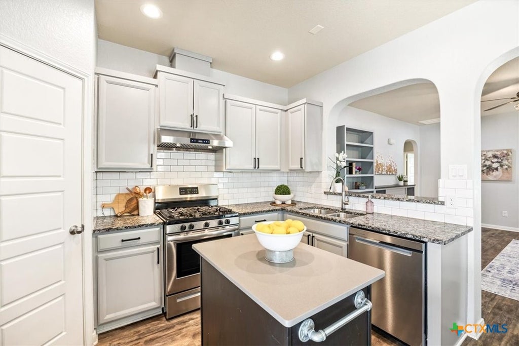 Photo of 472 Mallow Drive, New Braunfels, TX 78130 (MLS # 619998)