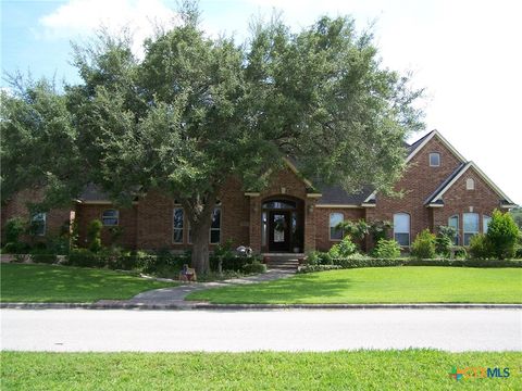 101 Laurel Oak Circle Cuero TX 77954