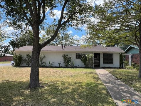 Photo of 413 E Walker Avenue, Temple, TX 76501 (MLS # 612283)