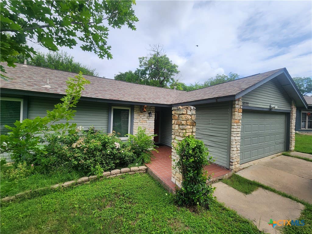 Photo of 5222 Pine Place, Austin, TX 78744 (MLS # 616107)