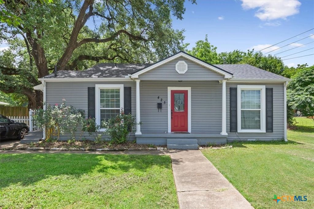 Photo of 425 E 13th Avenue, Belton, TX 76513 (MLS # 616473)