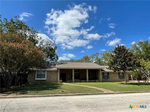512 Devall Street Hallettsville TX 77964