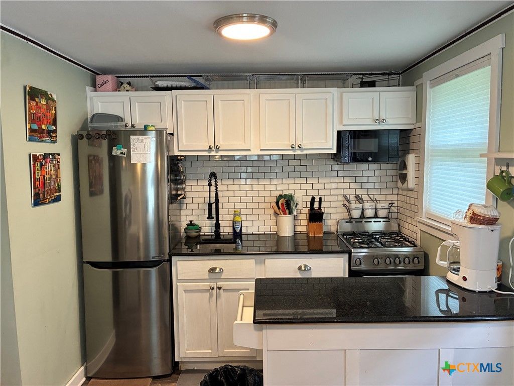 Photo of 324 W Anders Street, Marlin, TX 76661 (MLS # 610444)