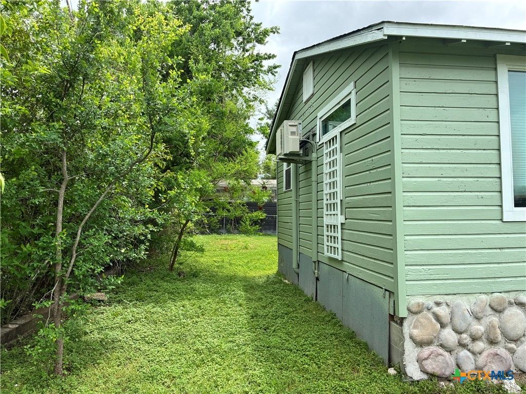 Photo of 324 W Anders Street, Marlin, TX 76661 (MLS # 610444)