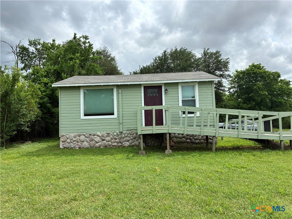 Photo of 324 W Anders Street, Marlin, TX 76661 (MLS # 610444)