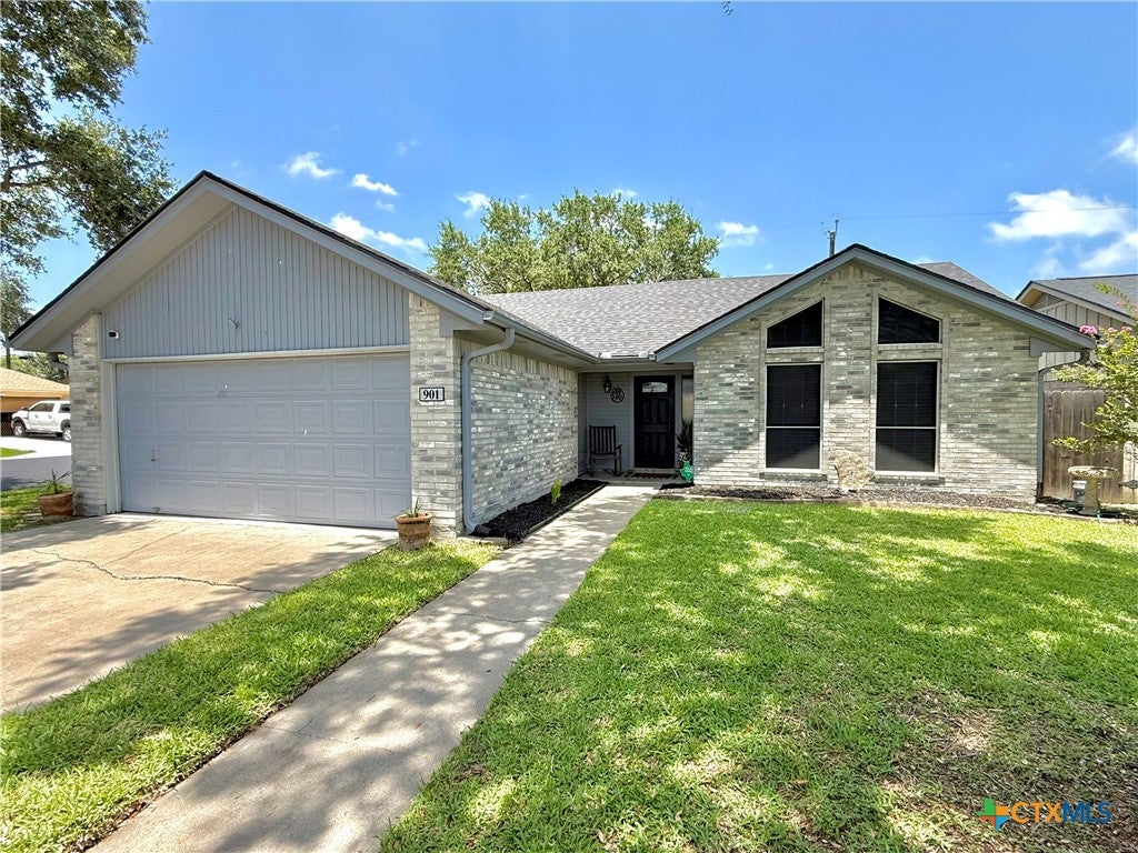 Photo of 901 Taos Drive, Victoria, TX 77904 (MLS # 617348)
