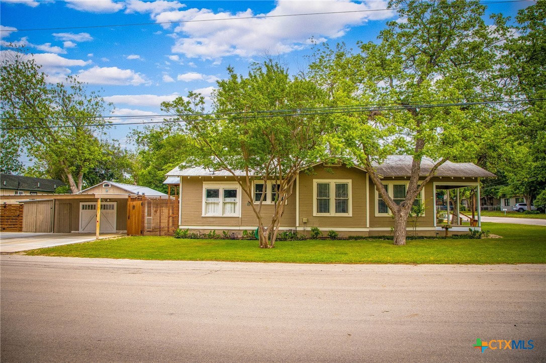 209 S Live Oak Avenue