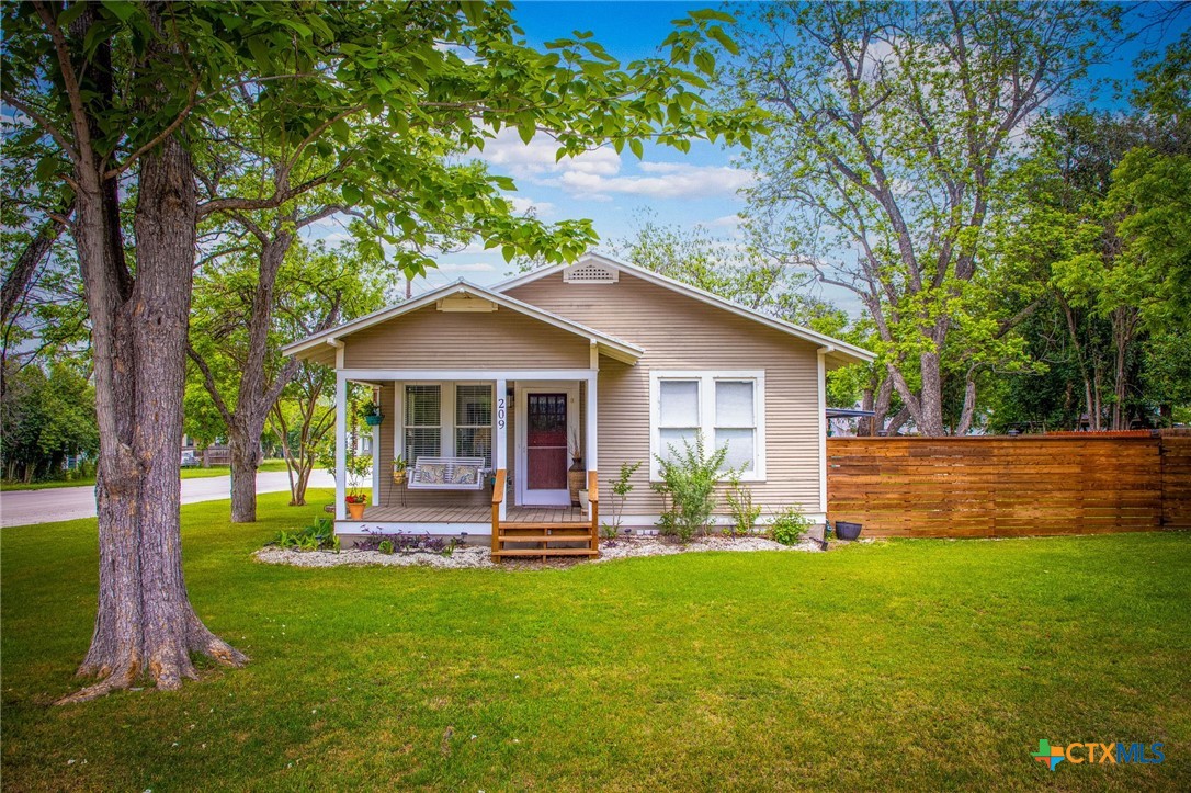209 S Live Oak Avenue