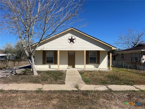 207 Garrett Street Yoakum TX 77995