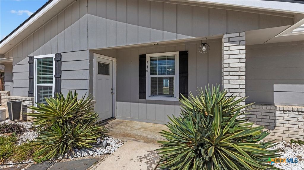Photo of 236 Glenbrook Drive, New Braunfels, TX 78130 (MLS # 608094)