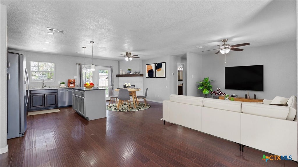 Photo of 236 Glenbrook Drive, New Braunfels, TX 78130 (MLS # 608094)