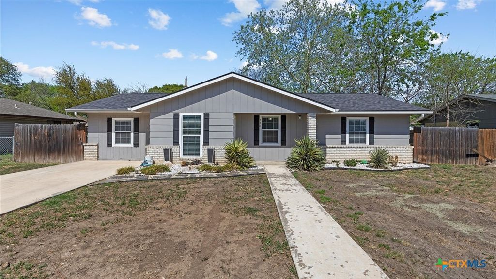 Photo of 236 Glenbrook Drive, New Braunfels, TX 78130 (MLS # 608094)
