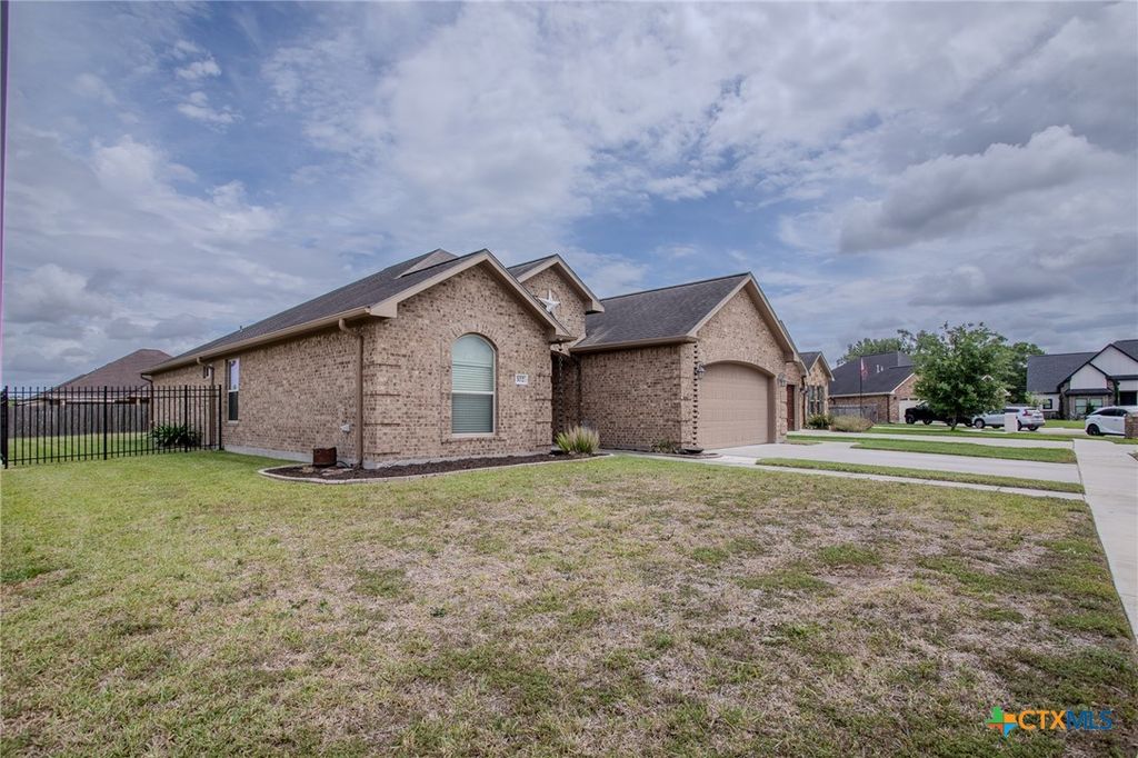 Photo of 102 Luke Court, Victoria, TX 77904 (MLS # 610483)