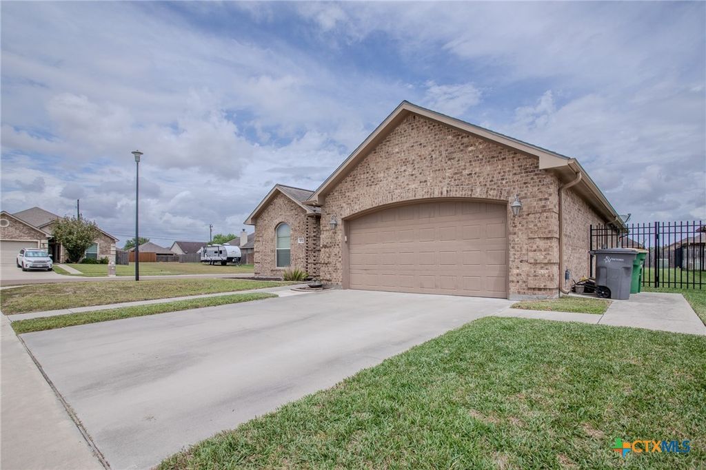 Photo of 102 Luke Court, Victoria, TX 77904 (MLS # 610483)
