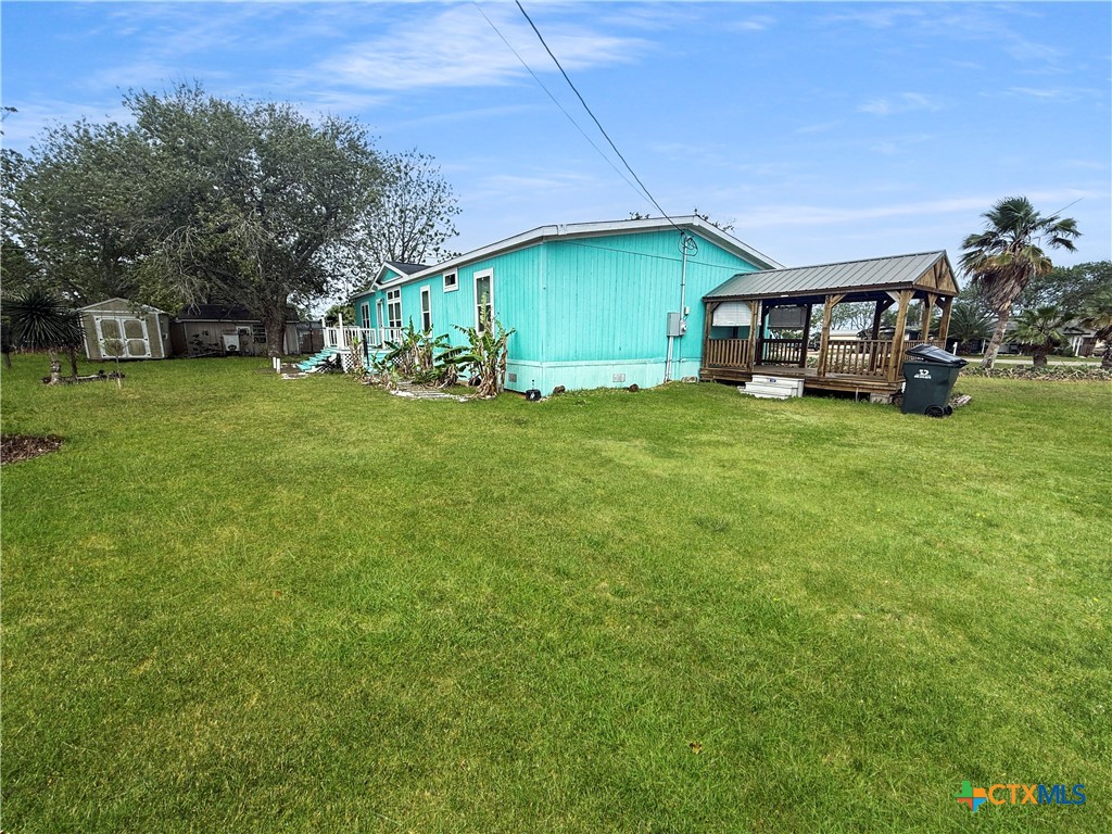 112 N Vivian Stevens Street