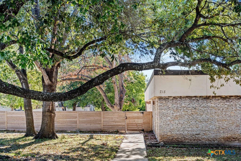 Photo of 715 W Hopkins Street #105, San Marcos, TX 78666 (MLS # 598233)