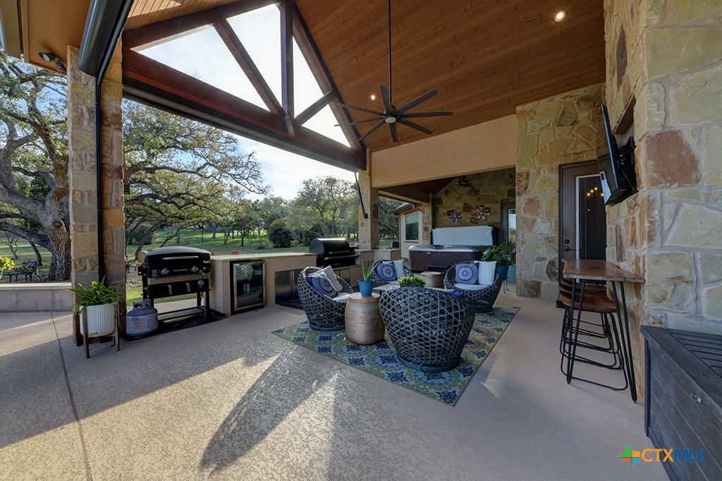 New Braunfels, Texas 78132, United States, 3 Bedrooms Bedrooms, ,3 BathroomsBathrooms,Residential,Pending,93641