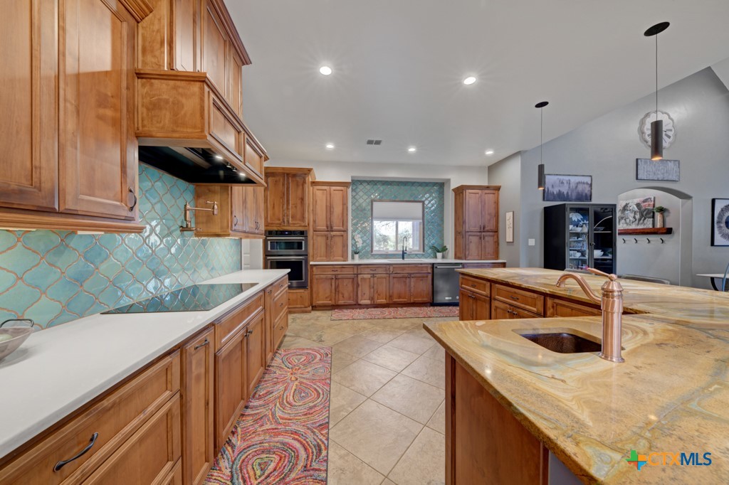 New Braunfels, Texas 78132, United States, 3 Bedrooms Bedrooms, ,3 BathroomsBathrooms,Residential,Pending,93641