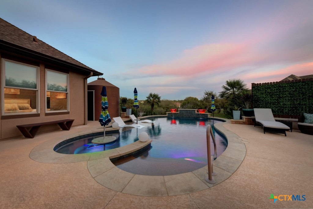 New Braunfels, Texas 78132, United States, 3 Bedrooms Bedrooms, ,3 BathroomsBathrooms,Residential,Pending,93641