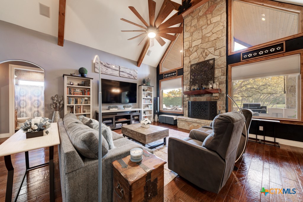 New Braunfels, Texas 78132, United States, 3 Bedrooms Bedrooms, ,3 BathroomsBathrooms,Residential,Pending,93641