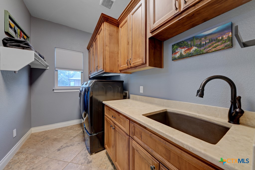 New Braunfels, Texas 78132, United States, 3 Bedrooms Bedrooms, ,3 BathroomsBathrooms,Residential,Pending,93641