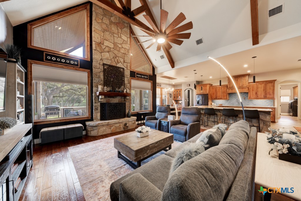 New Braunfels, Texas 78132, United States, 3 Bedrooms Bedrooms, ,3 BathroomsBathrooms,Residential,Pending,93641