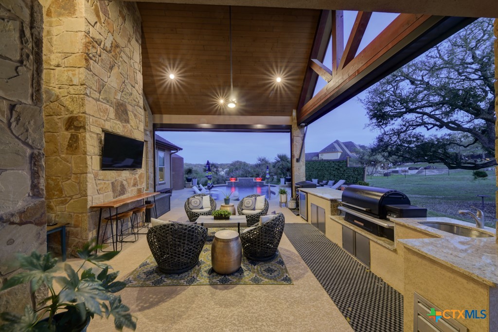 New Braunfels, Texas 78132, United States, 3 Bedrooms Bedrooms, ,3 BathroomsBathrooms,Residential,Pending,93641