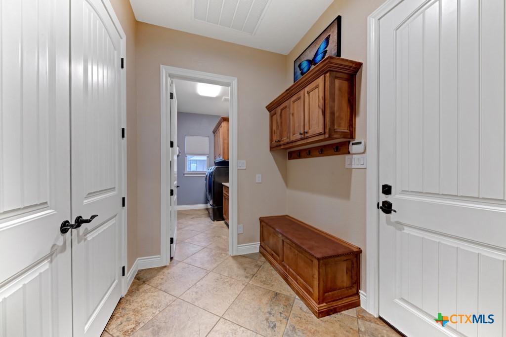 New Braunfels, Texas 78132, United States, 3 Bedrooms Bedrooms, ,3 BathroomsBathrooms,Residential,Pending,93641