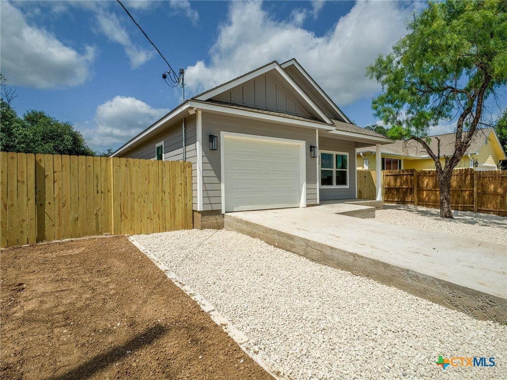 147 W Pine