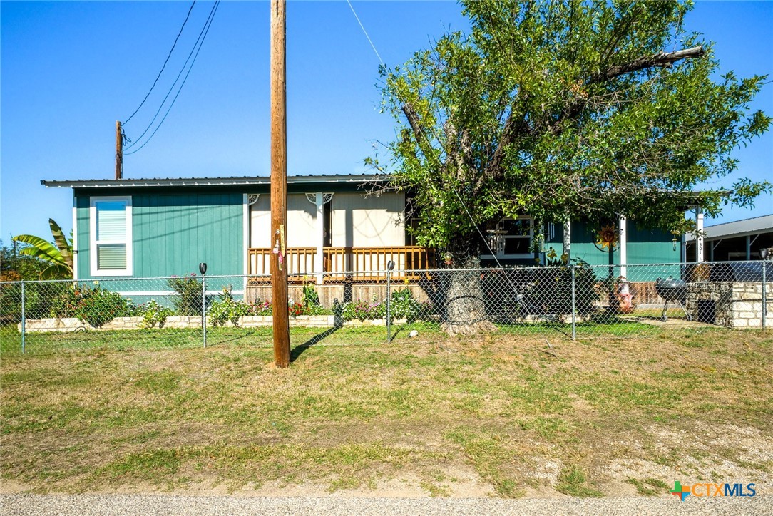 Photo 1 of 26 — 301 E Castlebriar, Granite Shoals, TX 78654