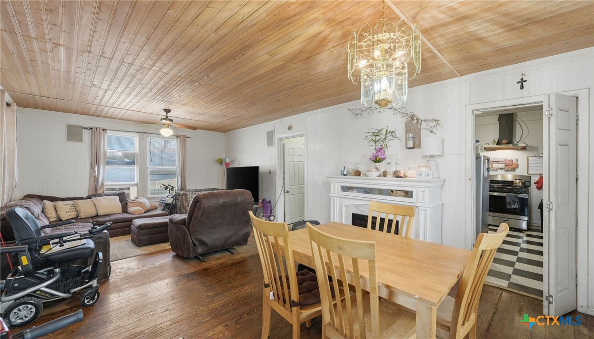 386 E Nacogdoches Street