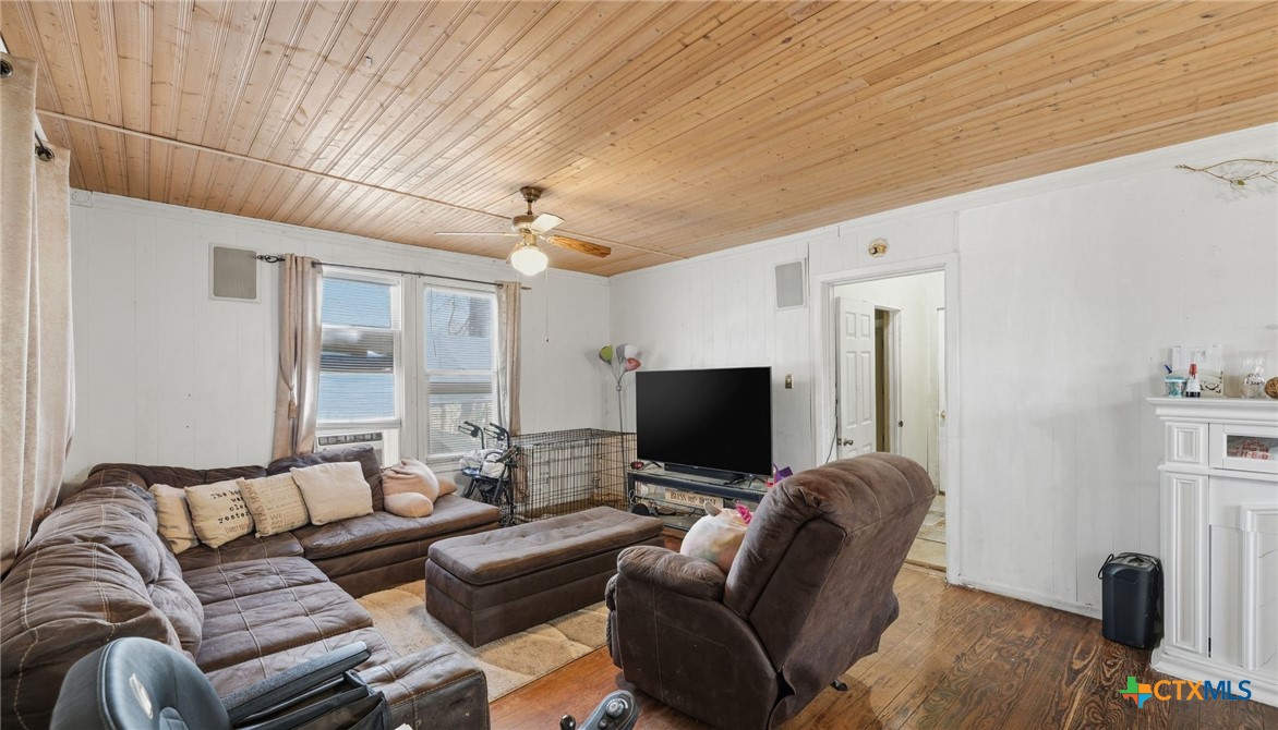 386 E Nacogdoches Street