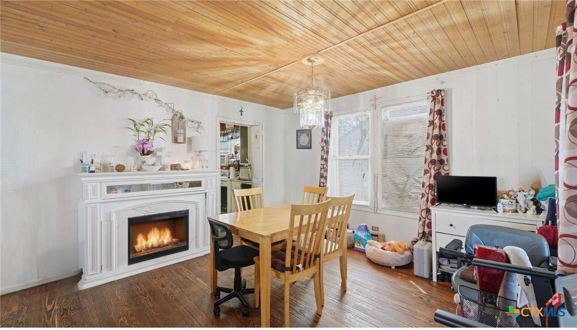 386 E Nacogdoches Street